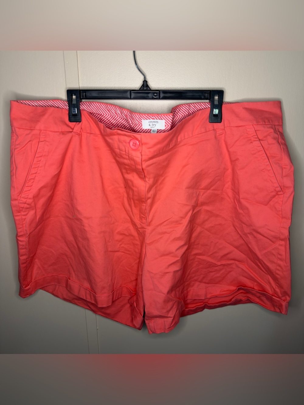 Crown & ivy curvy 24W coral chino shorts cotton mid rise pockets
